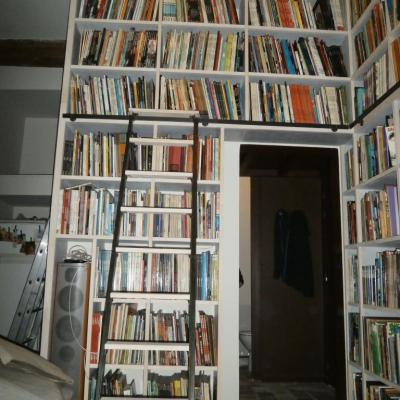 Bibliothèque d'angle  