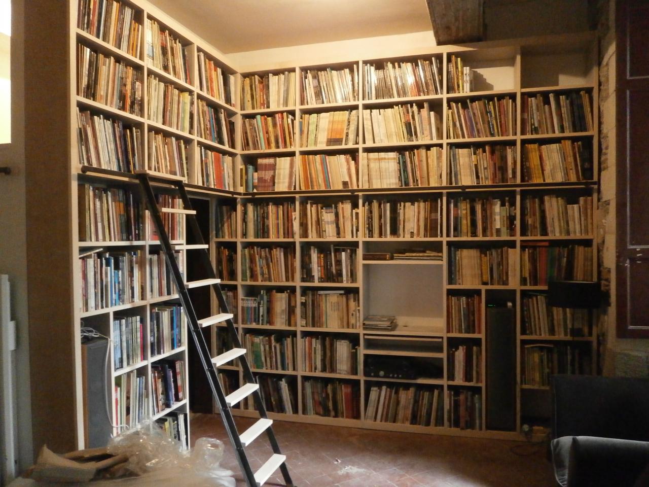 Bibliothèque d'angle